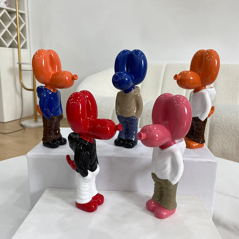 "Compact resin balloon dog sculpture for desktop decor"