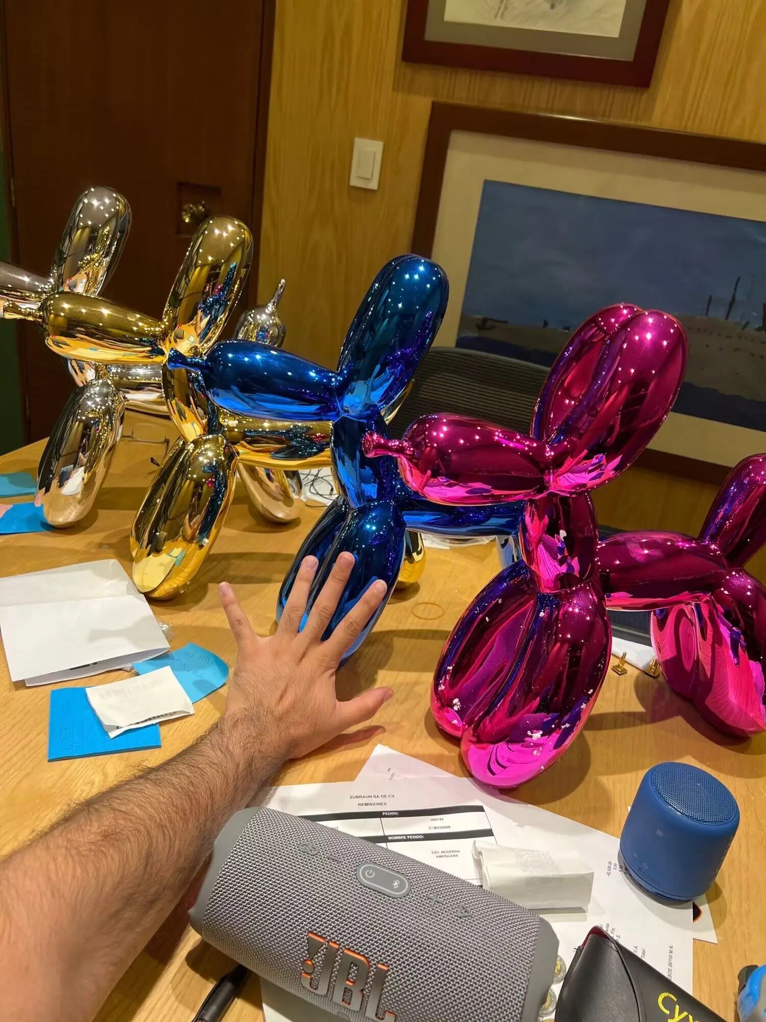 Reflective JONLALA balloon dog sculpture, a unique Valentine&