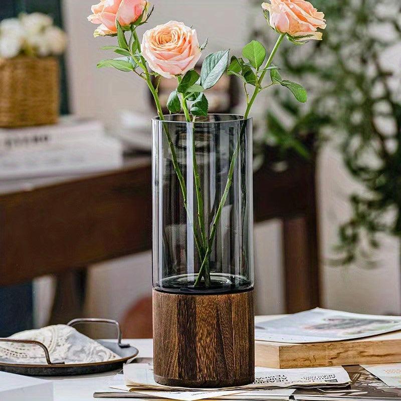 Elegant flower vase with a Nordic aesthetic, perfect for tabletops.