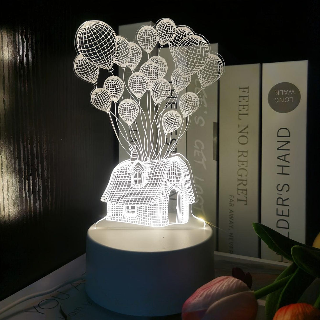 USB-powered desk lamp with dreamy balloon house design.