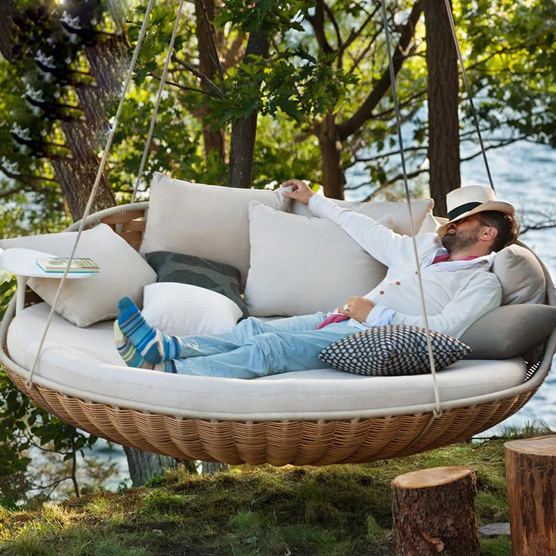  Easy assembly of an outdoor rattan bird&