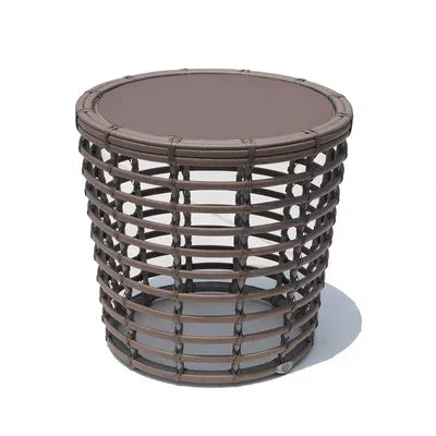 Easy cleaning of an outdoor rattan sun lounger.