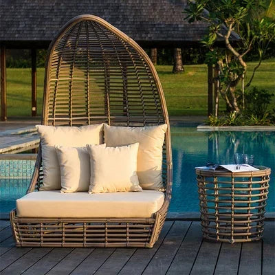  Easy assembly instructions for an outdoor rattan sun lounger.